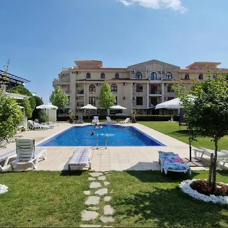 Royalbayvio Apartment